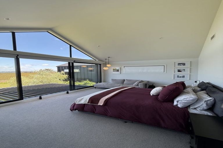 Photo of property in 31 Oakpark Place, West Harbour, Auckland, 0618