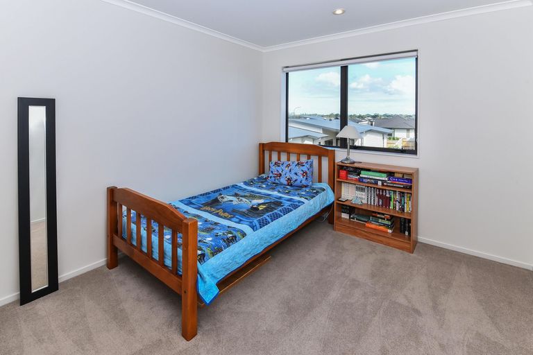 Photo of property in 17 Costa Viva Crescent, Karaka, Papakura, 2113