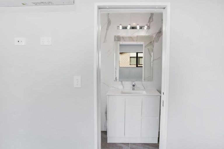 Photo of property in 20 Survila Street, Takanini, 2110