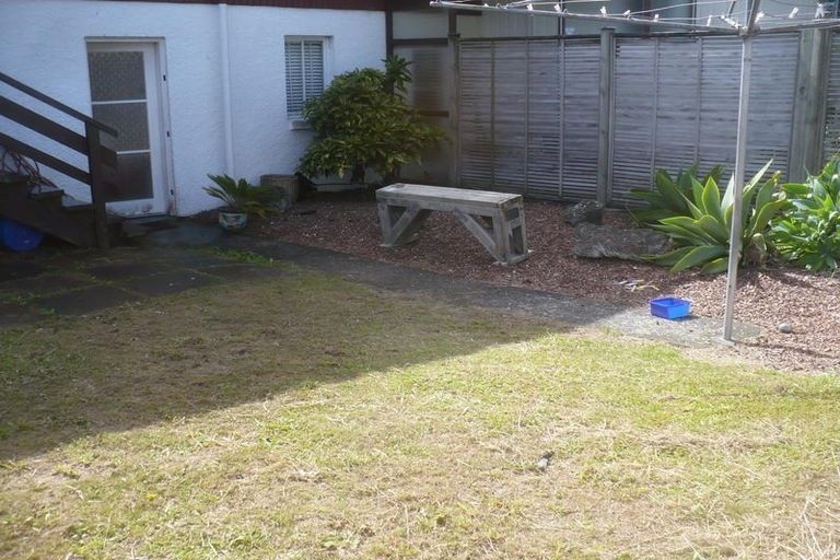 Photo of property in 1b/2 Divich Avenue, Te Atatu South, Auckland, 0610