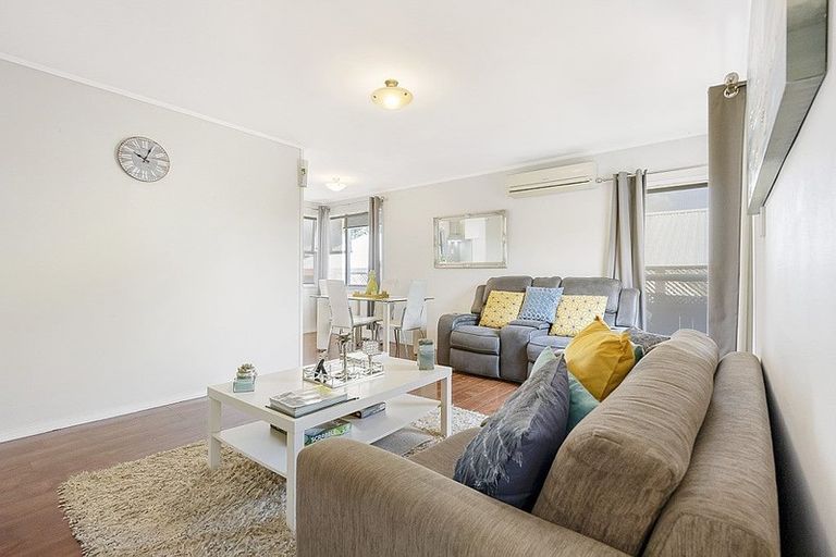 Photo of property in 3/14 Orchid Place, Te Atatu South, Auckland, 0610