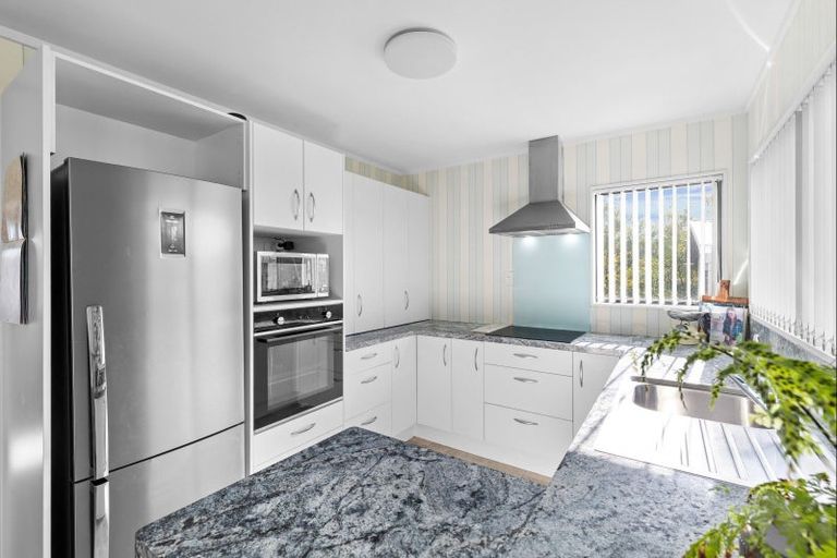 Photo of property in 34 Roberts Line, Kelvin Grove, Palmerston North, 4414