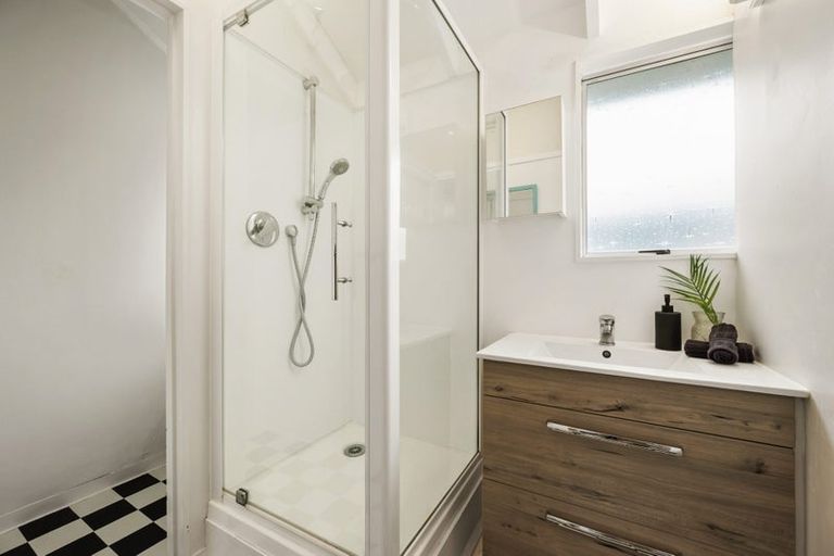 Photo of property in 24/125 Queens Drive, Lyall Bay, Wellington, 6022