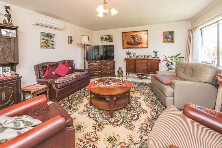 Photo of property in 16 Oaklea Avenue, Marton, 4710