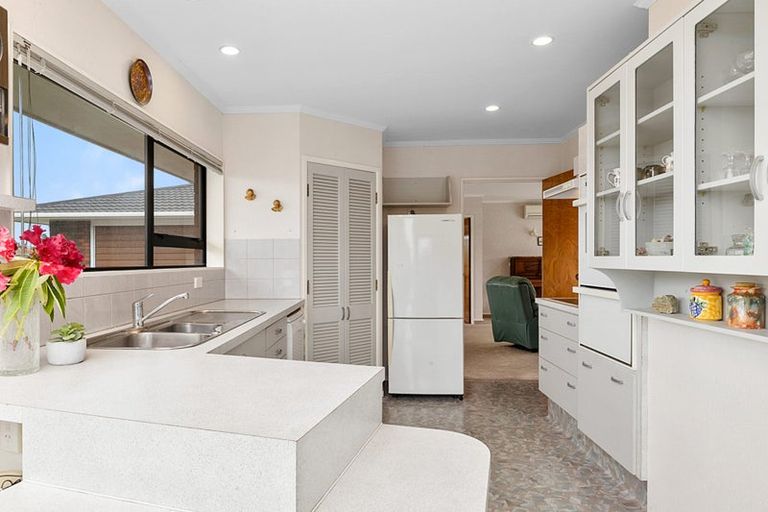 Photo of property in 9 Boulevard Drive, Merrilands, New Plymouth, 4312