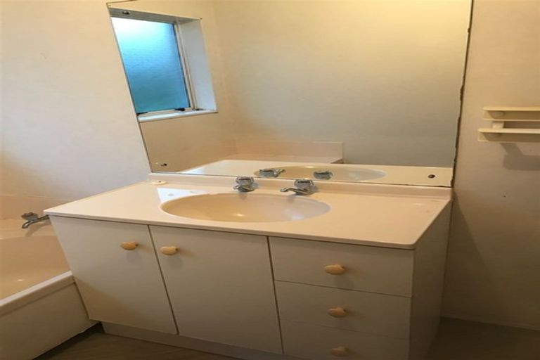 Photo of property in 8 Tern Place, Unsworth Heights, Auckland, 0632