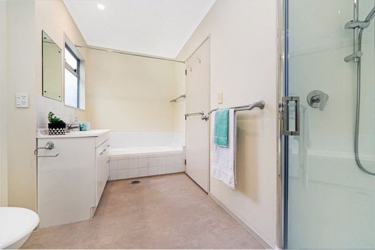 Photo of property in 62a Glendale Road, Glen Eden, Auckland, 0602