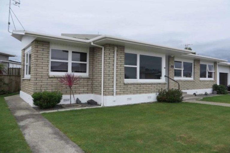 Photo of property in 55 Karaka Crescent, Levin, 5510