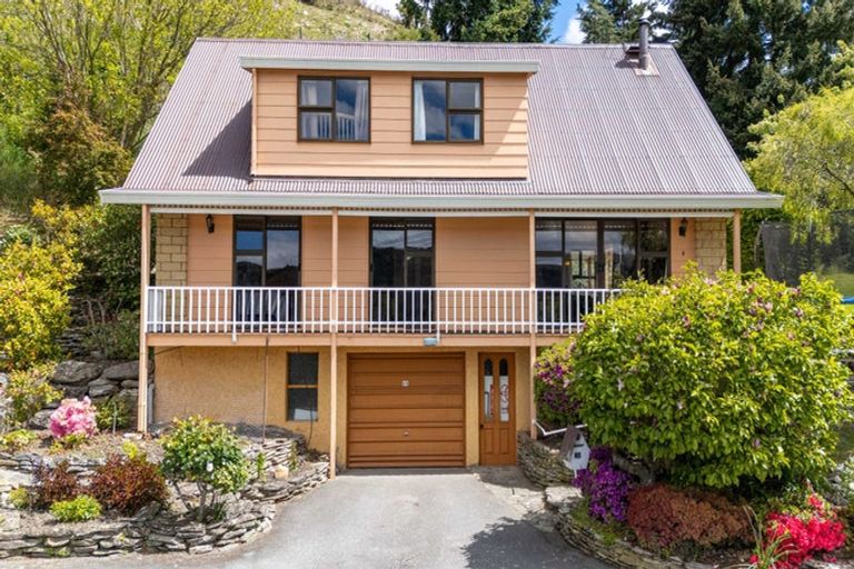 Photo of property in 45 Branxholm Street, Roxburgh, 9500