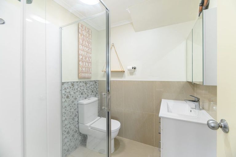 Photo of property in 1/15 Harbour View Road, Te Atatu Peninsula, Auckland, 0610