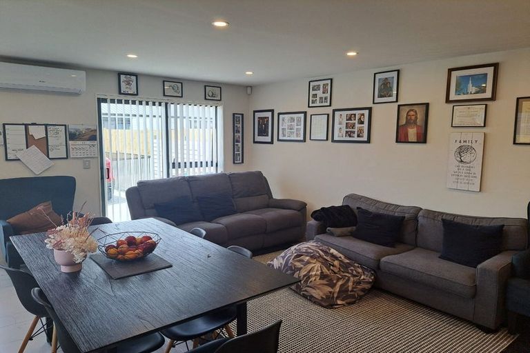 Photo of property in 20 Rorotu Avenue, Karaka, 2113