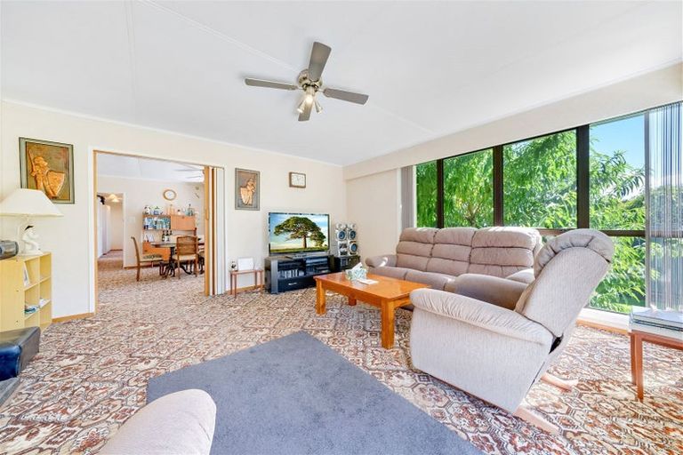 Photo of property in 1 Kowhai Avenue, Mangere Bridge, Auckland, 2022