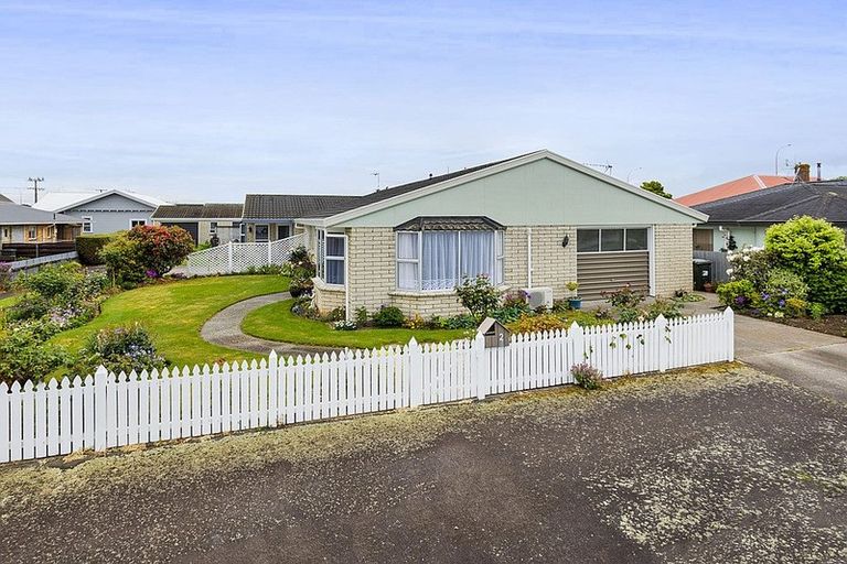 Photo of property in 2 Manse Street, Hawera, 4610