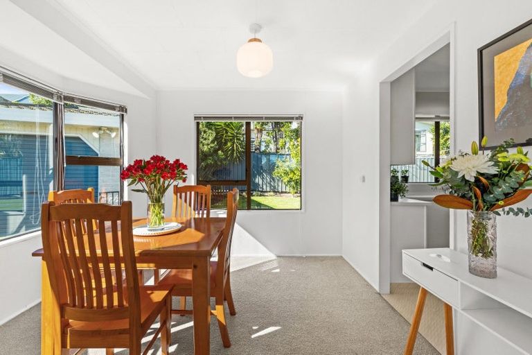 Photo of property in 2/46 Campbell Street, Havelock North, 4130