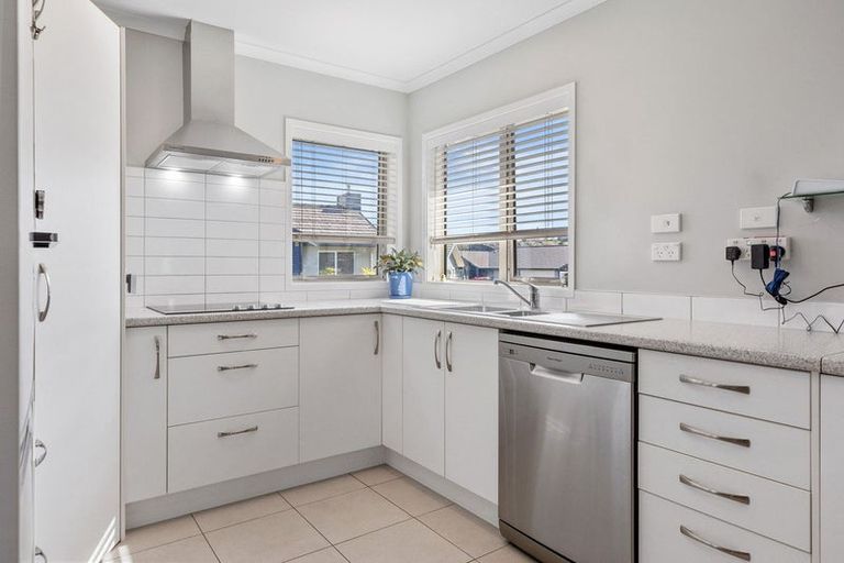 Photo of property in 39 Bridgewater Way, Pyes Pa, Tauranga, 3112