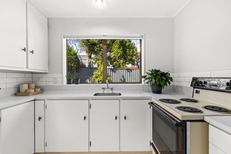 Photo of property in 2/46 Campbell Street, Havelock North, 4130