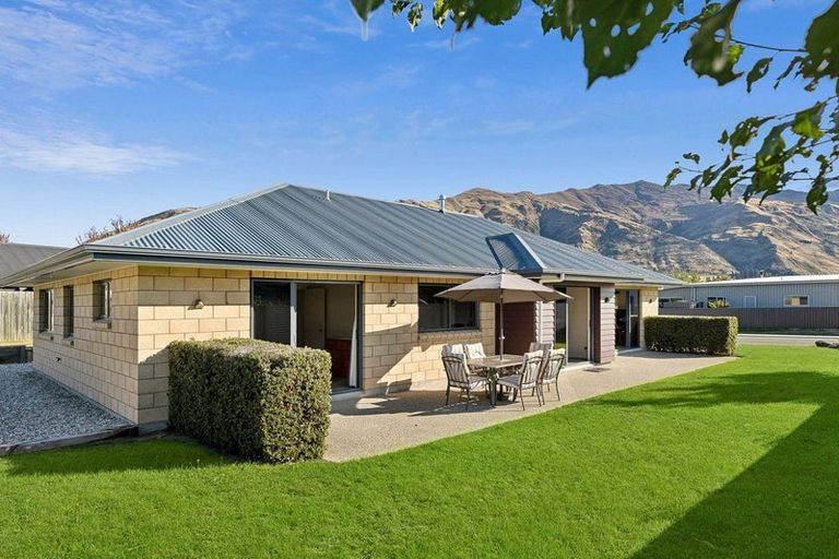 Photo of property in 1 Coromandel Street, Wanaka, 9305