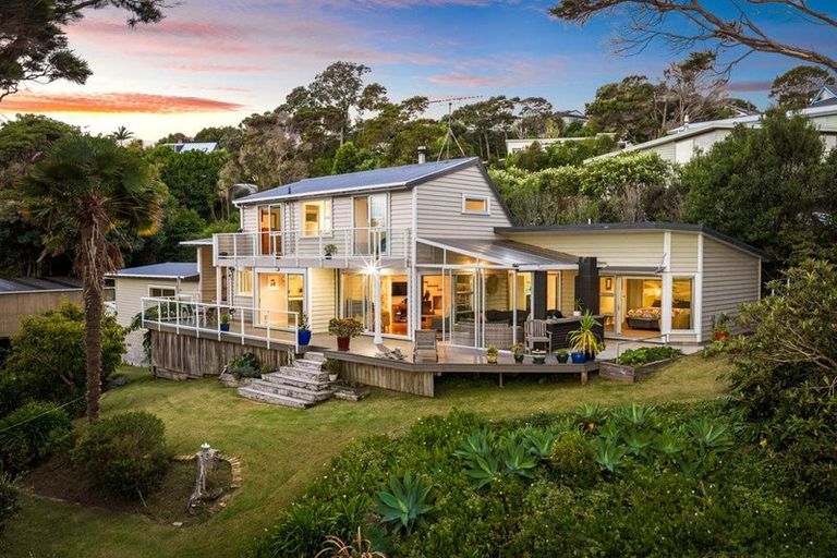 Photo of property in 24 Poplar Road, Stanmore Bay, Whangaparaoa, 0932