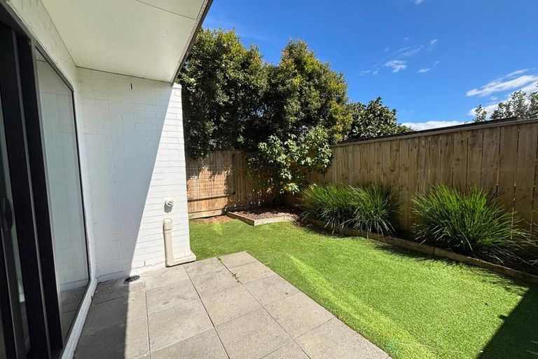 Photo of property in 12/12 Tawa Road, Te Atatu Peninsula, Auckland, 0610