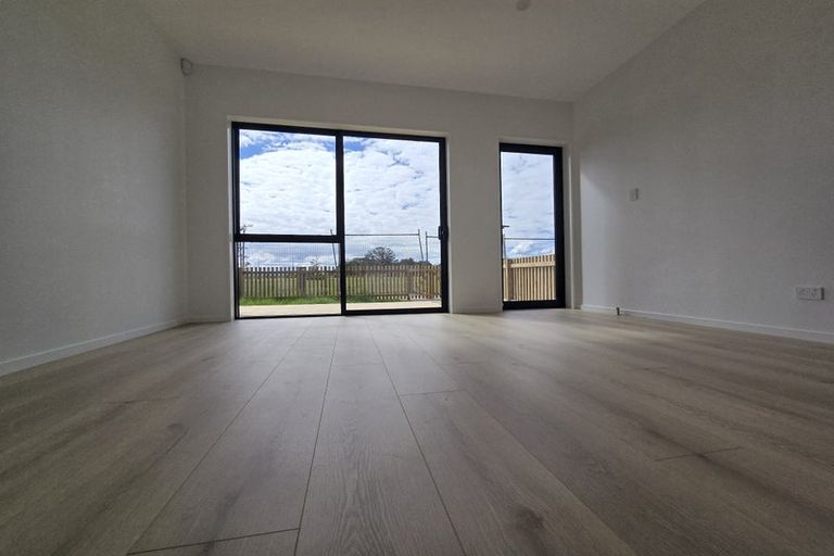 Photo of property in 19 Karaka Village Parade, Karaka, 2580