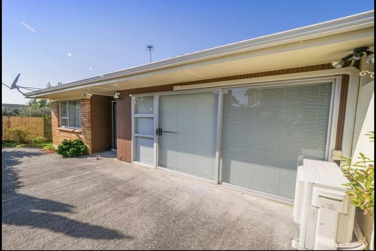 Photo of property in 1/6 Pamela Place, New Lynn, Auckland, 0600