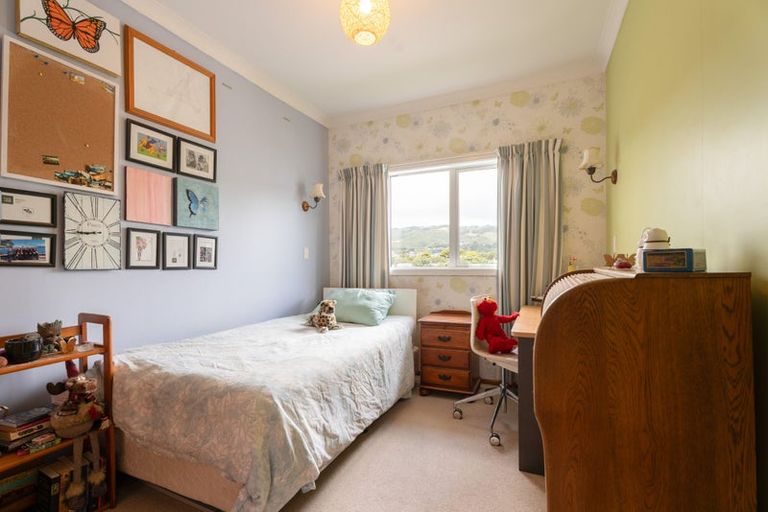 Photo of property in 5 Lane Crescent, Tawa, Wellington, 5028