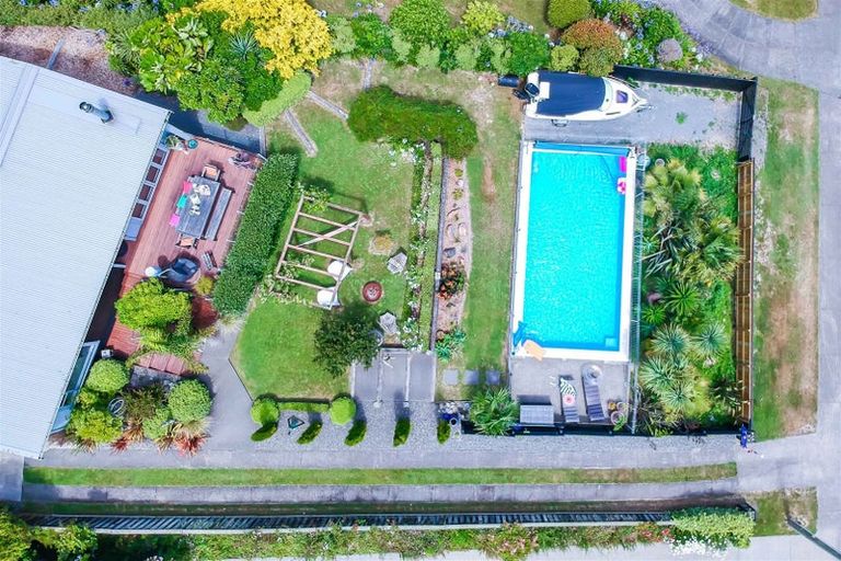 Photo of property in 11 Kotare Street, Waikanae, 5036