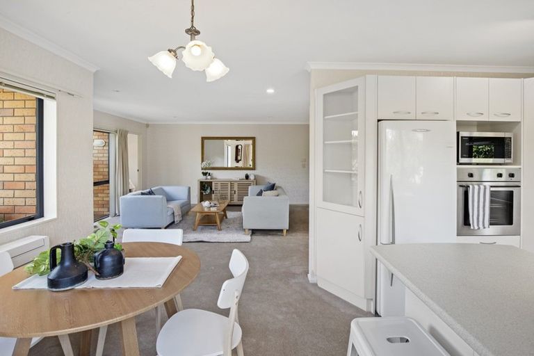 Photo of property in 16 Ranch Place, Pukekohe, 2120