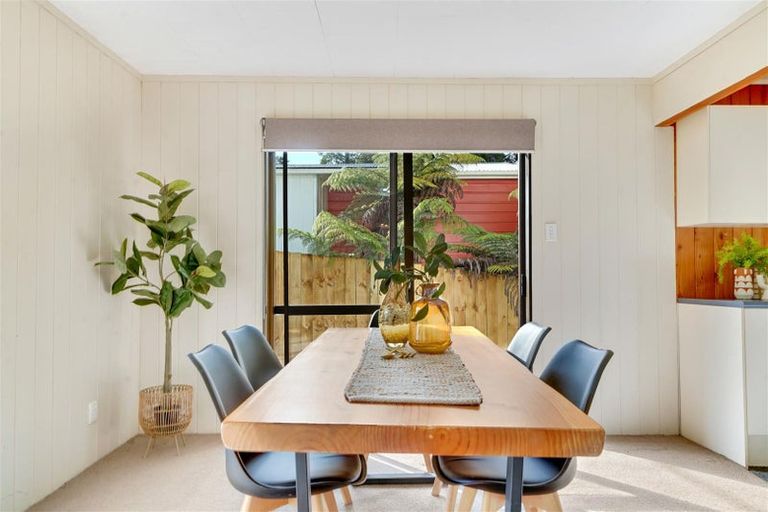 Photo of property in 94a Konini Road, Titirangi, Auckland, 0604
