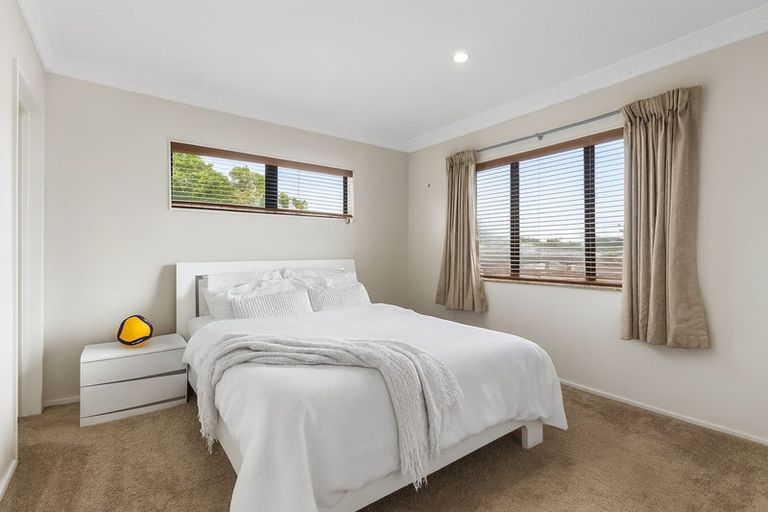 Photo of property in 305 Albany Highway, Rosedale, Auckland, 0632
