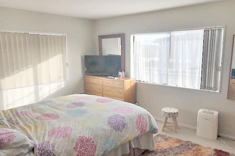 Photo of property in 39 Riverglade Parkway, Te Atatu South, Auckland, 0610