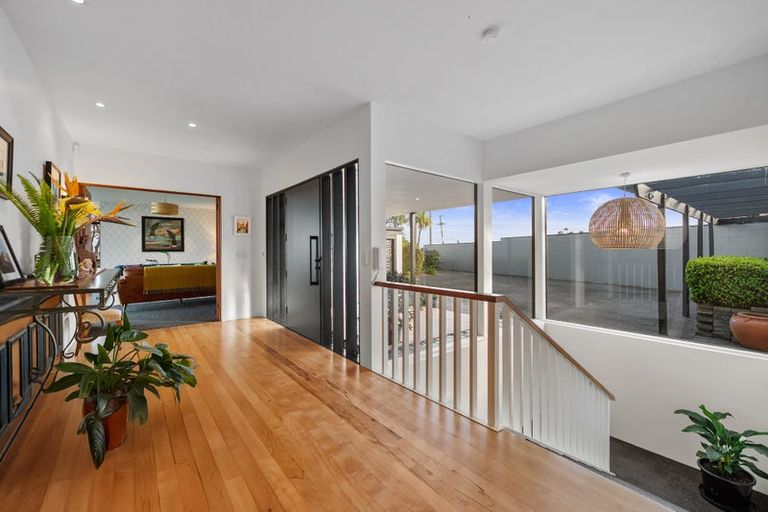 Photo of property in 181 Vaughans Road, Okura, Auckland, 0792