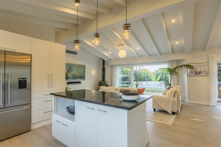 Photo of property in 301 Te Moana Road, Waikanae, 5036