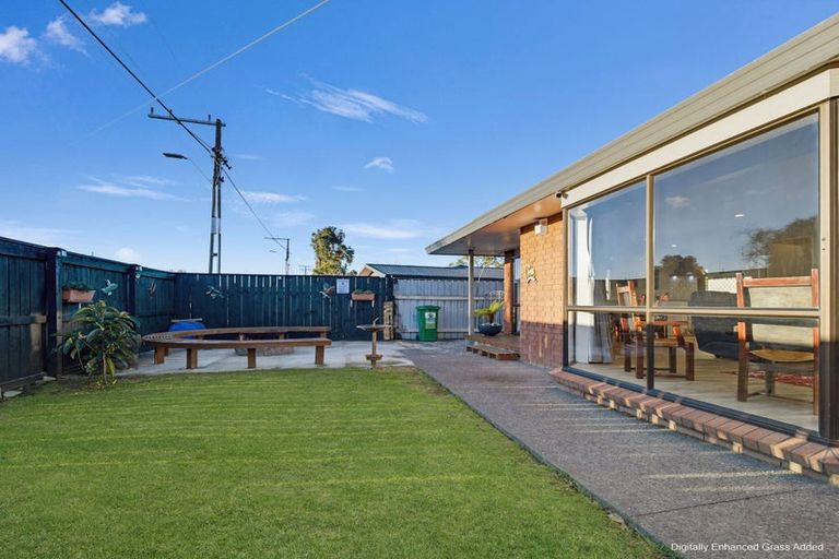 Photo of property in 77 Avondale Road, Taradale, Napier, 4112