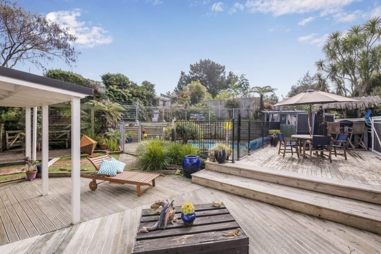 Photo of property in 21 Puriri Road, Waikanae, 5036