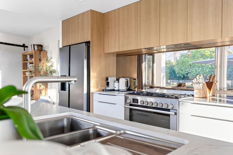 Photo of property in 1 Norfolk Drive, Cambridge, 3434