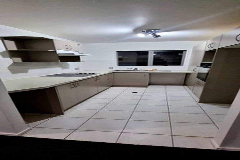 Photo of property in 26/3 Hulme Place, Henderson, Auckland, 0612