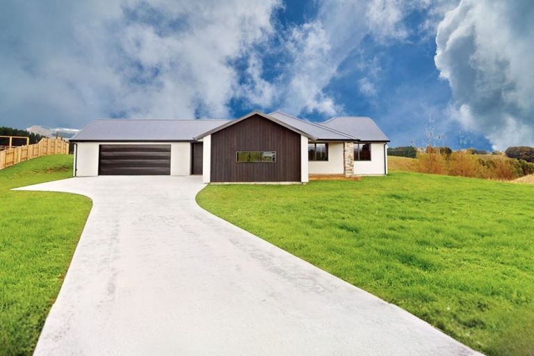 Photo of property in 132 Kingsdale Park Drive, Aokautere, Palmerston North, 4471