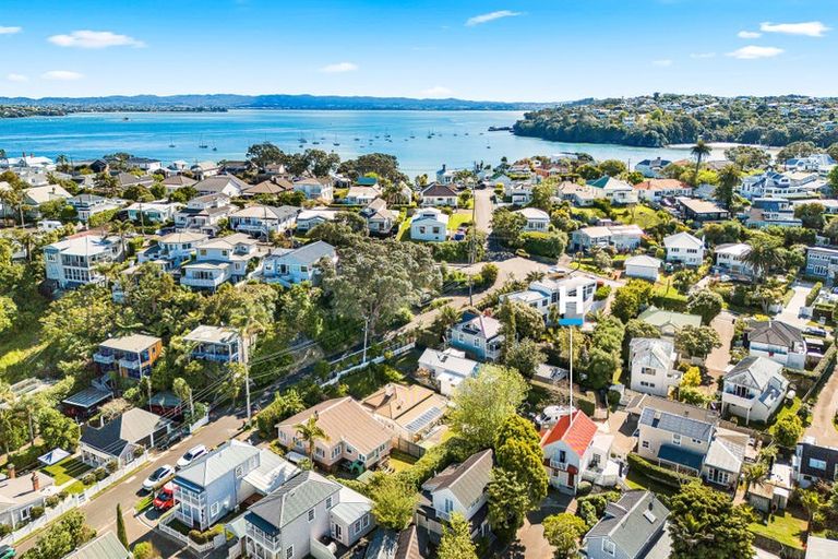 Photo of property in 4/14-26 Beach Road, Northcote Point, Auckland, 0627