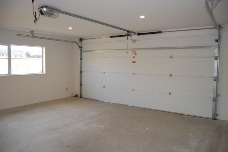 Photo of property in 20 Papa Orchard Drive, Kumeu, 0810