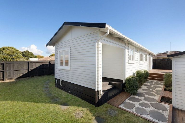 Photo of property in 2b Dalton Drive, Papamoa Beach, Papamoa, 3118