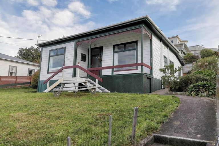 Photo of property in 62 Eden Street, Island Bay, Wellington, 6023