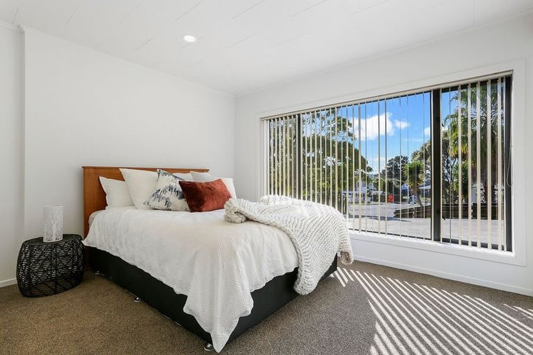 Photo of property in 6 May Avenue, Te Atatu South, Auckland, 0610