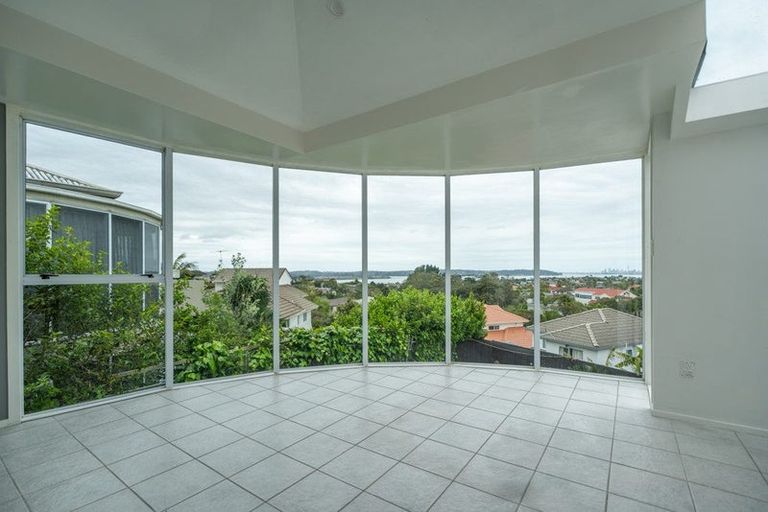 Photo of property in 1/23 Bernleigh Terrace, West Harbour, Auckland, 0618