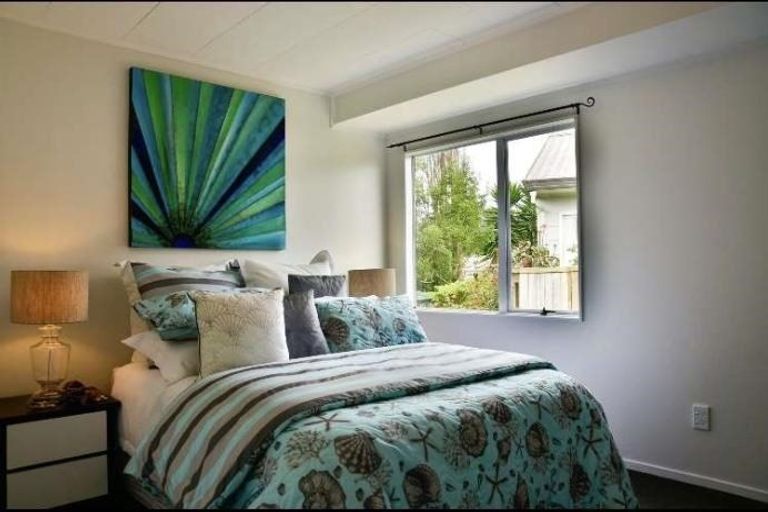 Photo of property in 47 Meadowvale Rise, Titirangi, Auckland, 0604