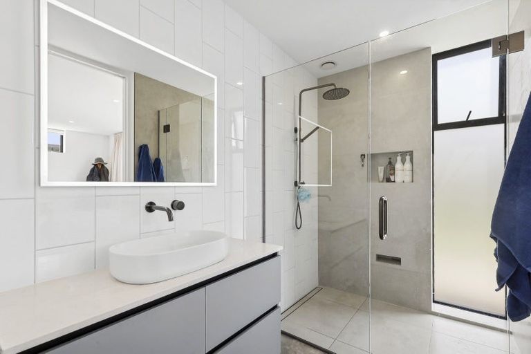 Photo of property in 7 Fern Burn Close, Wanaka, 9305