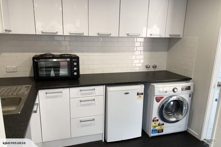 Photo of property in 1/18 Glenwood Avenue, Birkenhead, Auckland, 0626