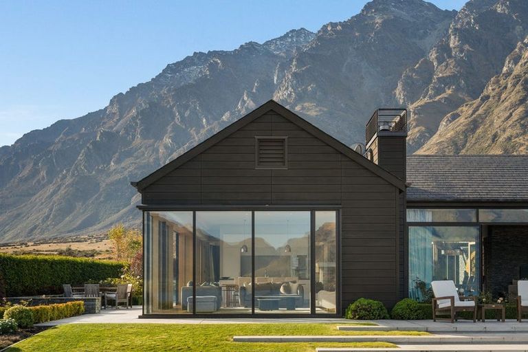 Photo of property in 10 Bluff View Terrace, Drift Bay, Queenstown, 9371