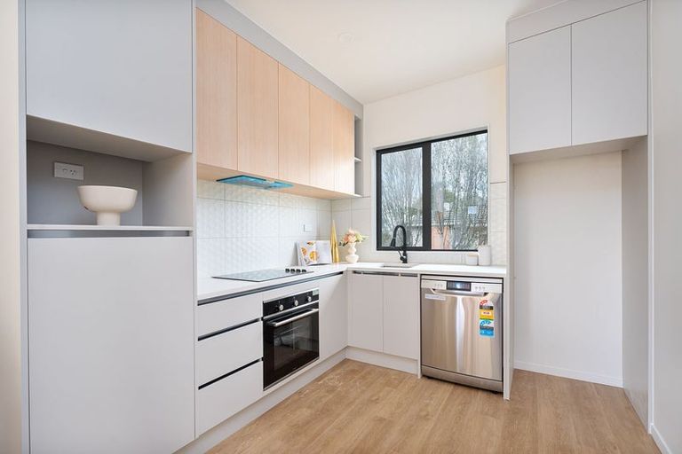 Photo of property in 4/442 Old Te Atatu Road, Te Atatu Peninsula, Auckland, 0610