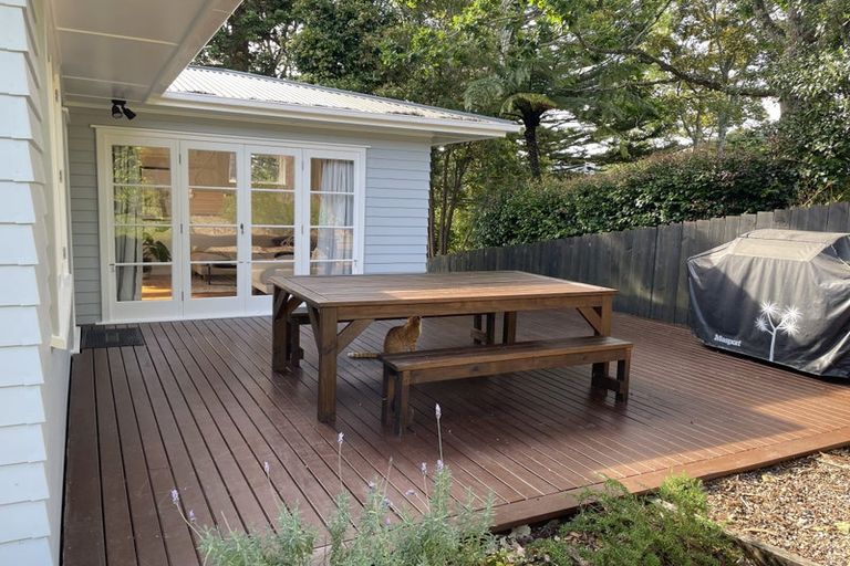 Photo of property in 669 South Titirangi Road, Titirangi, Auckland, 0604